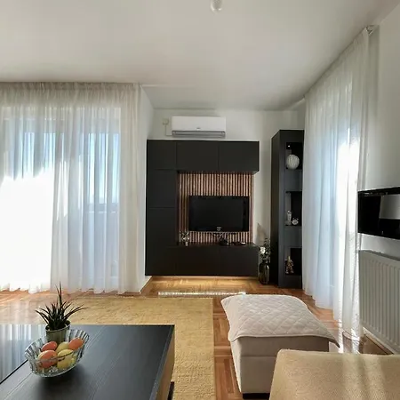 Diana Apartment *